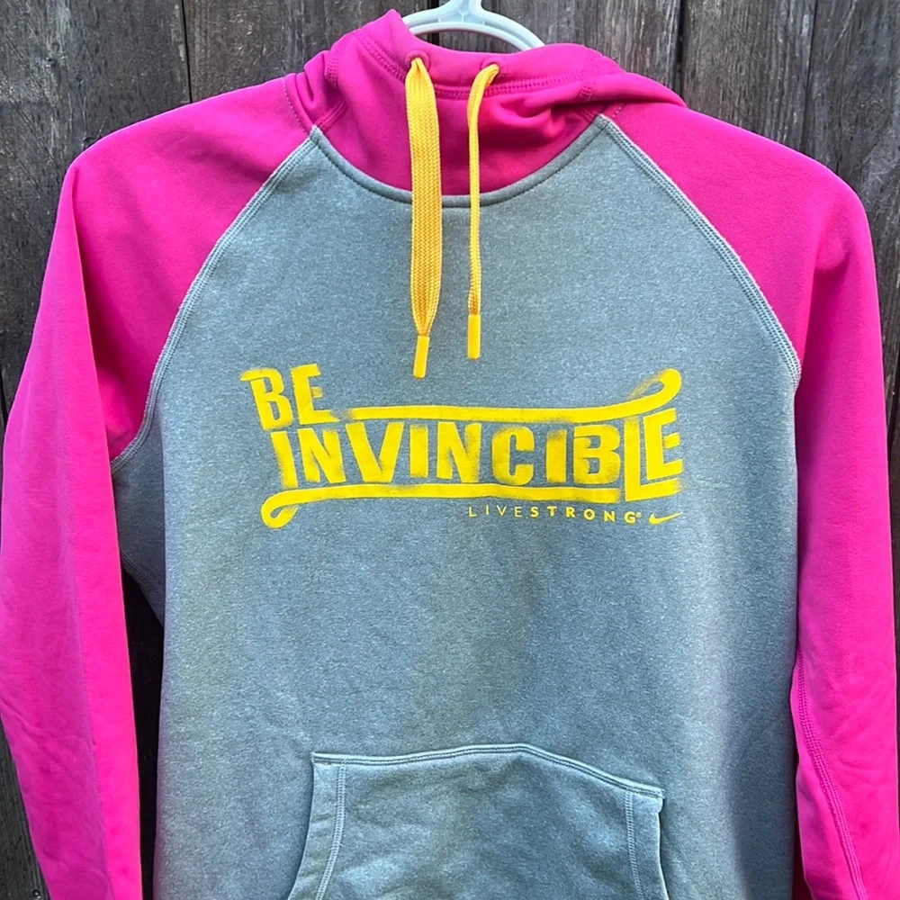 NIKE Livestrong Be Invincible  women Hoodie Sweatshirt  Medium Therma Fit